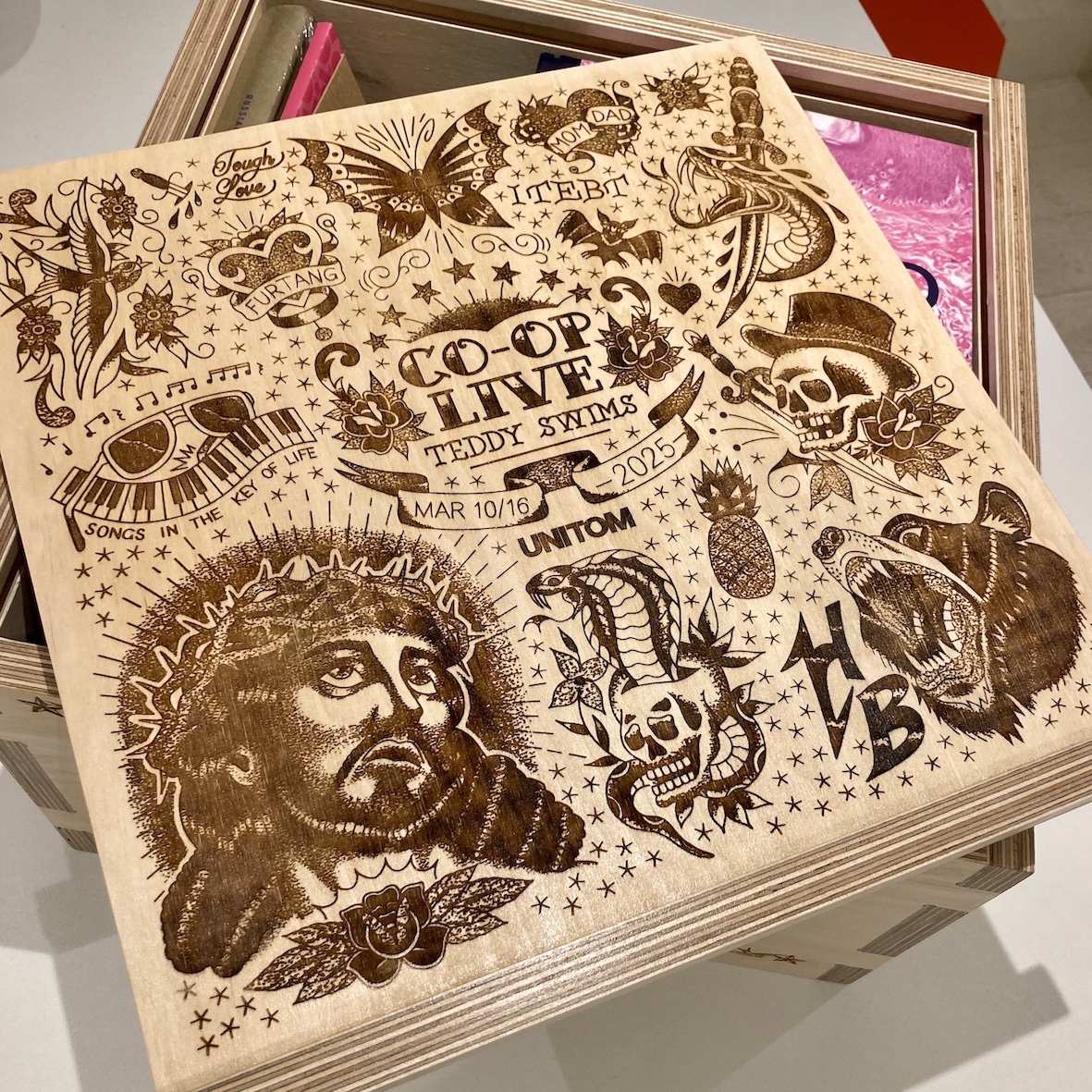 A photo of the top of the finished box